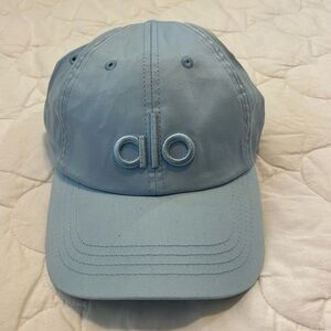 Alo Yoga Off-Duty cap in baby blue